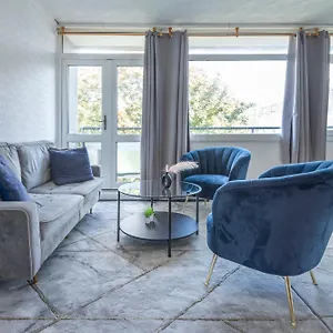  Apartment Entire 3 Bedroom Luxury In With Private Balcony